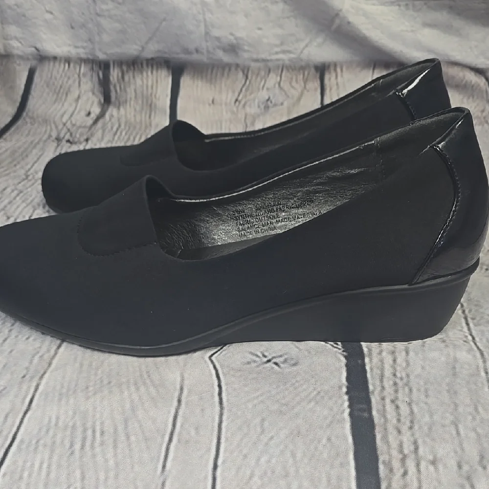 Good Soles by Catherines Black Minimalist Wedge Heel Size 8 1/2 W